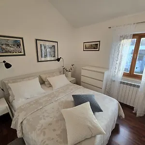 Parenzana, Little Row House With Big Green Yard In Central Istria Rakotule